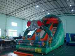 Diapositiva del elefante inflable